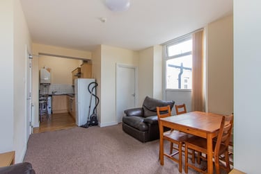 2 bed house, Newport Road, Roath, Cardiff, CF241AH - Image 2